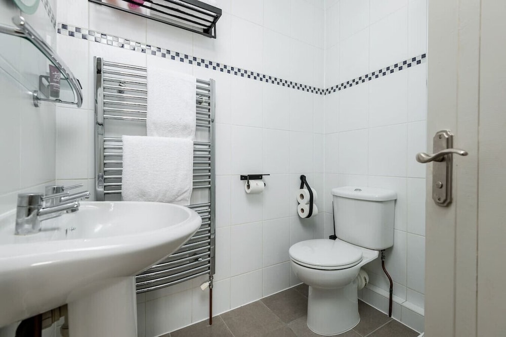 The Set - Room With En-suite