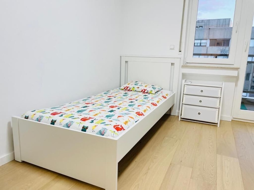 3 Bedrooms in Center Parking&Terrace view 4