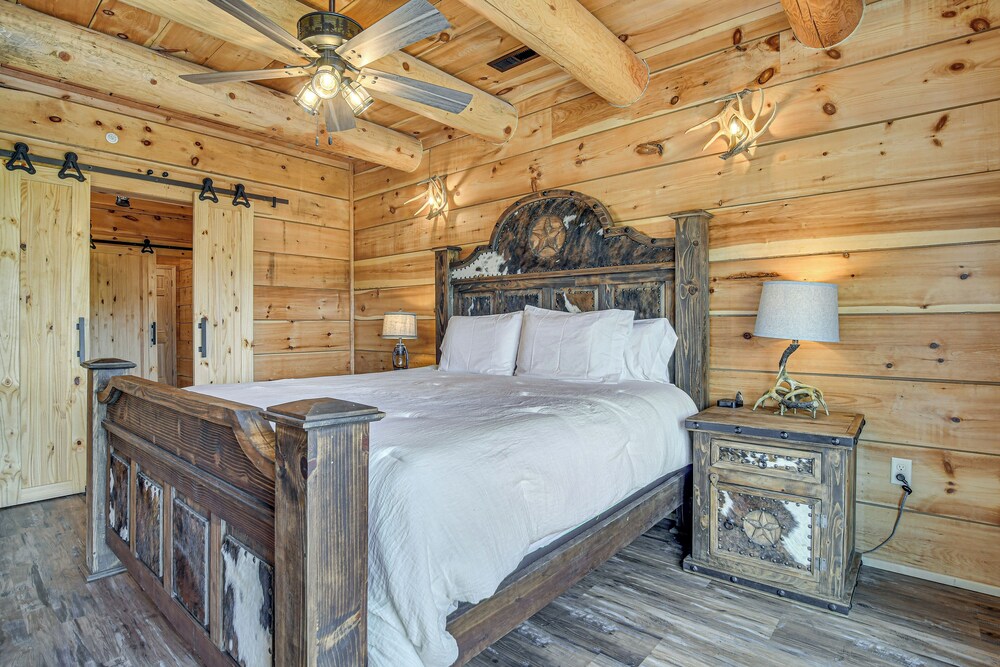 Scenic Patio w/ Hot Tub: Rustic Cabin in Branson! view 4