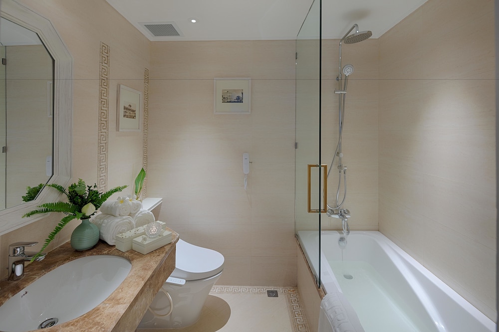 Au Lac Charner Hotel 16