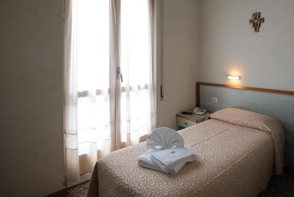 Albergo Regina Mundi