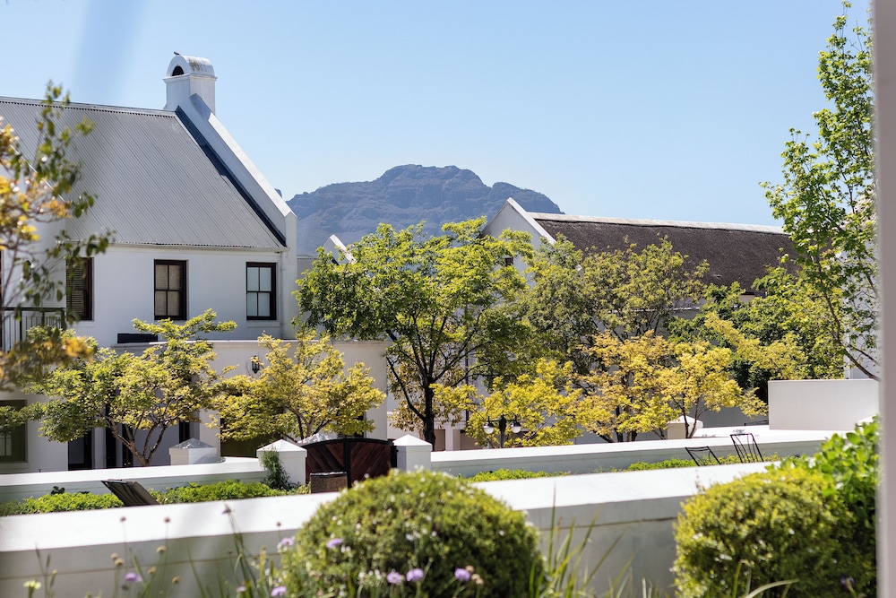 Winelands Golf Lodges at De Zalze