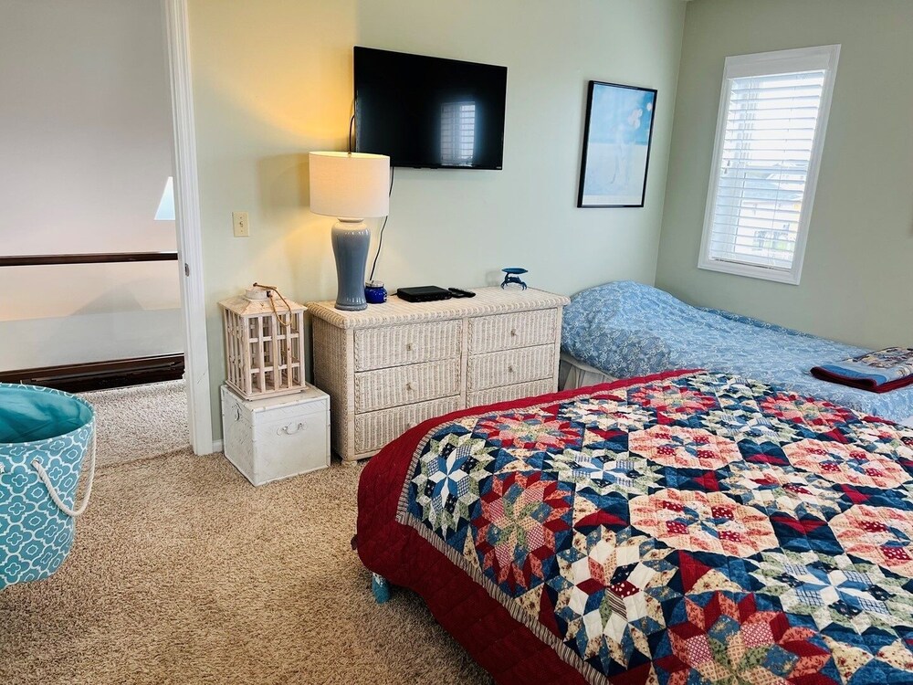 Heaven's Anchor 3 Bedroom Home by RedAwning