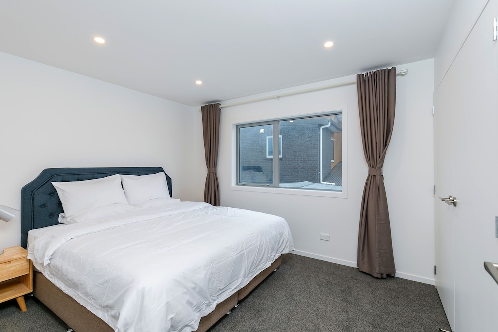 Hero Holiday House