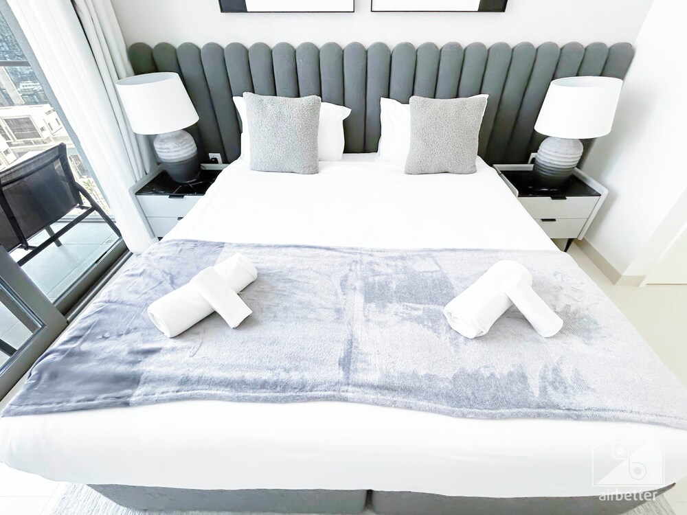 Luxury & Elegance at Burj Crown Downtown