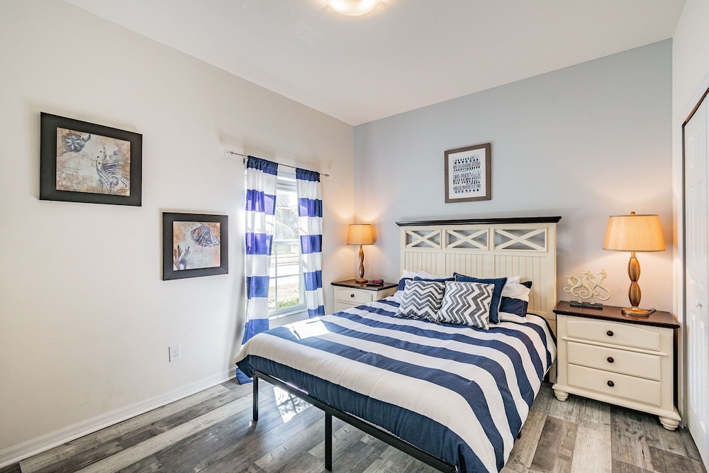 4BR Townhome w/ Pool in Bella Vida Resort