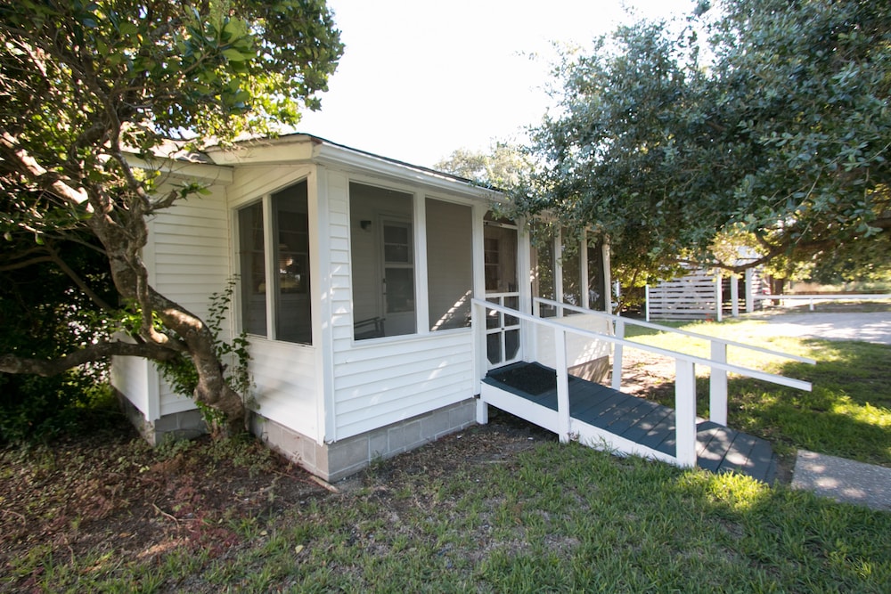 Outer Banks Motel - Village Accommodations