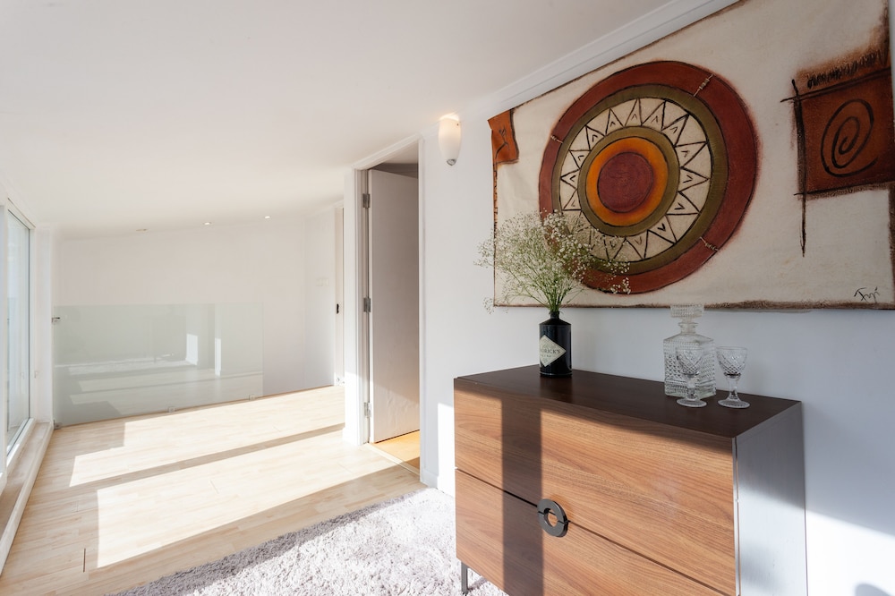 Liberty Penthouse Three-Bedroom Apartment - by LU Holidays