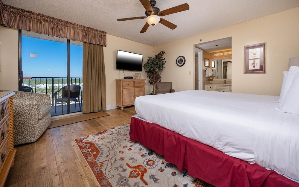 Phoenix I 1128 3 Bedroom Condo