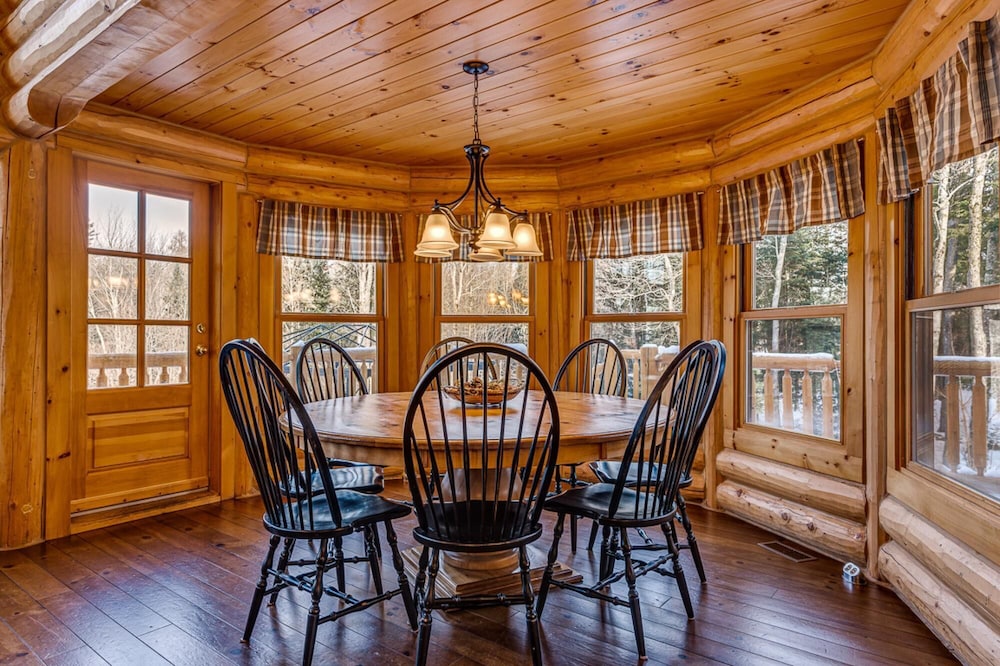 Grand Duc 74 - Gorgeous log Cottage With Private hot tub Heated Pool and Sauna