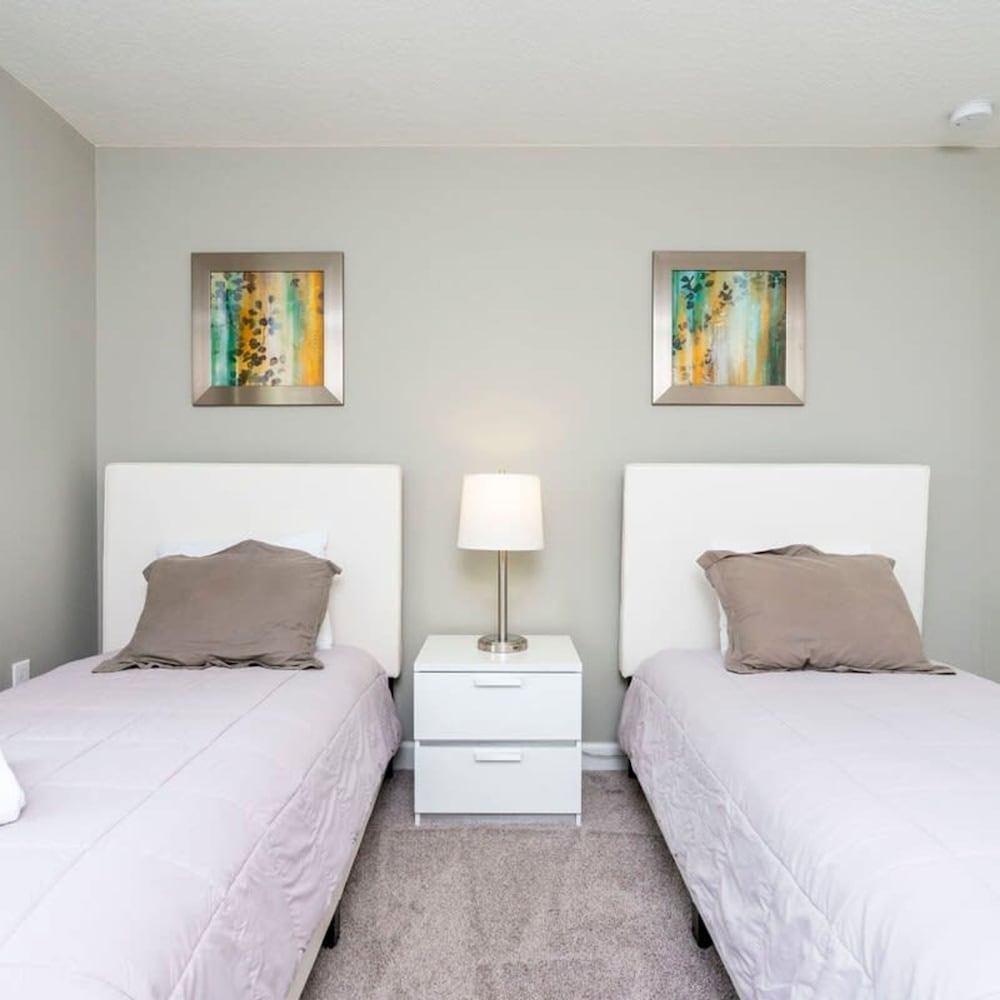 8912 Amazing 6BD Home