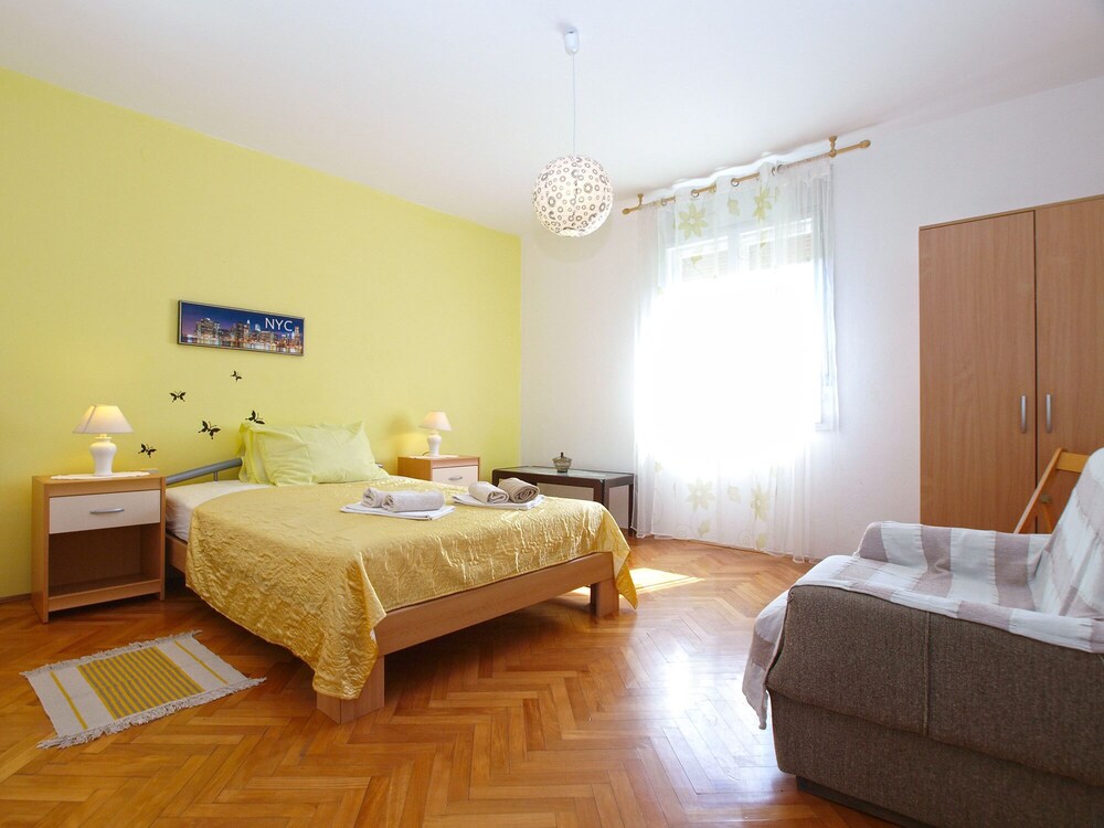 Apartment 686 view 5