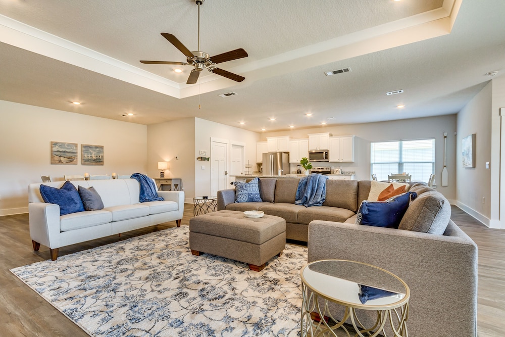 Gulf Breeze Home Rental: 8 Mi to Pensacola Beach!