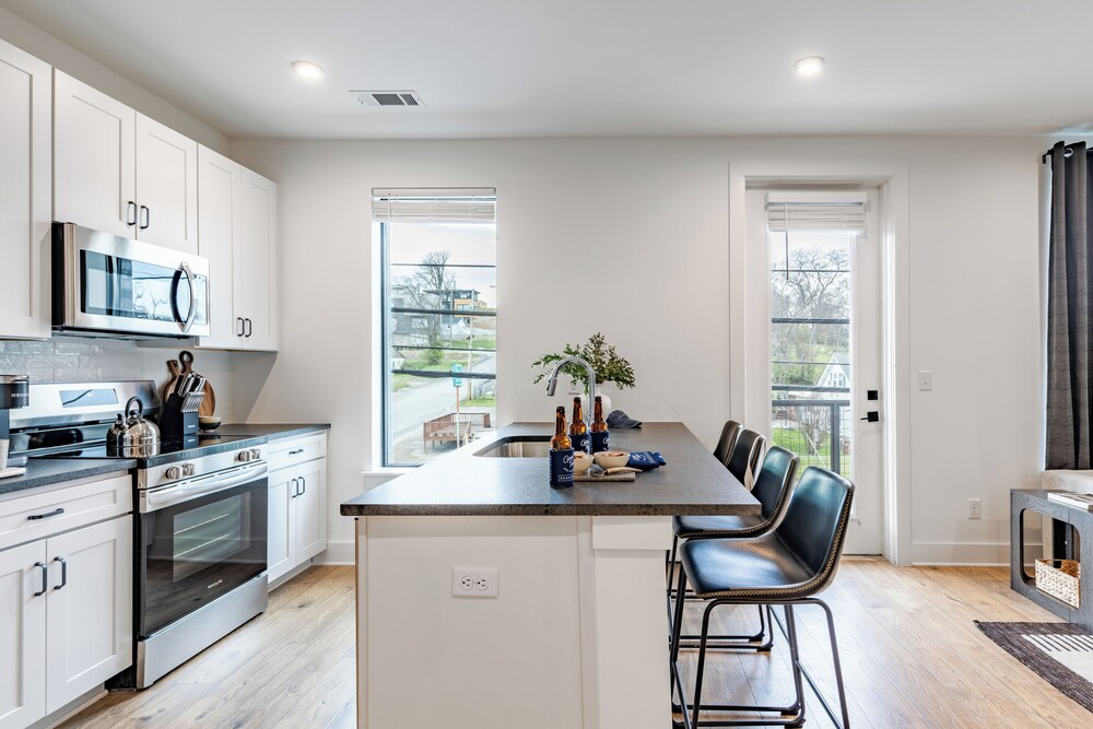 The Heights by AvantStay – Modern Condo Minutes from Broadway