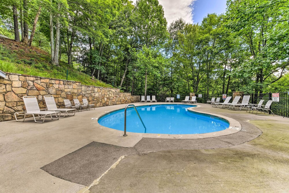 Smoky Mtn Views: Spacious Home Near Nat'l Park!
