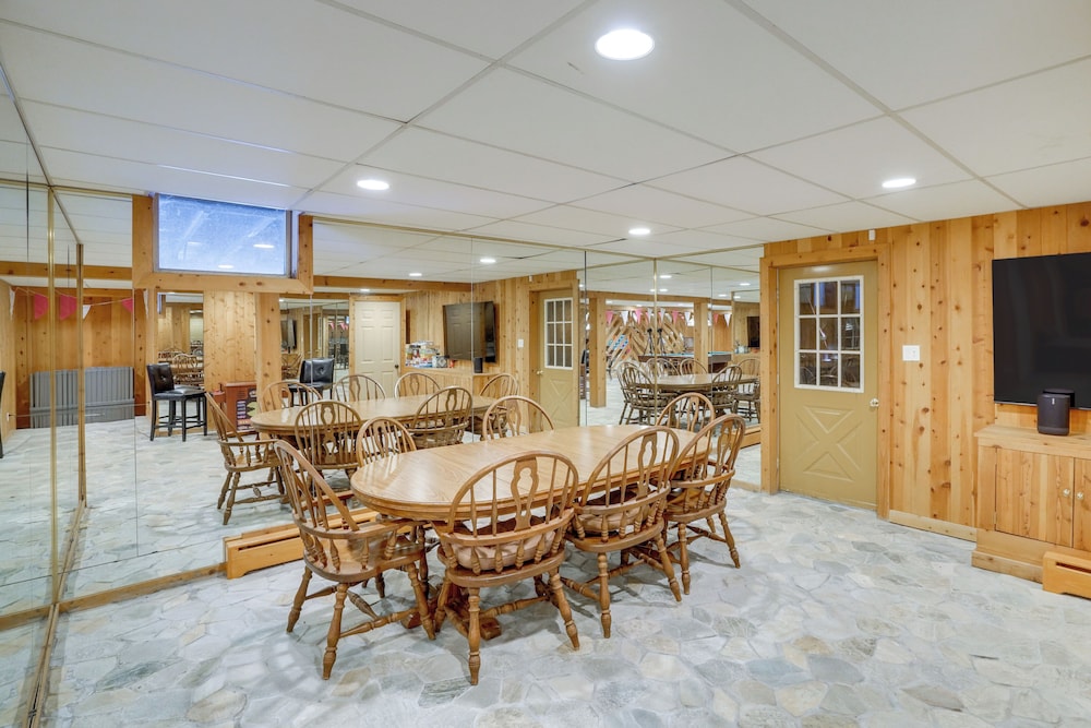 3 Mi to Colgate Lake: Mtn-view Home, Deck + Grill!