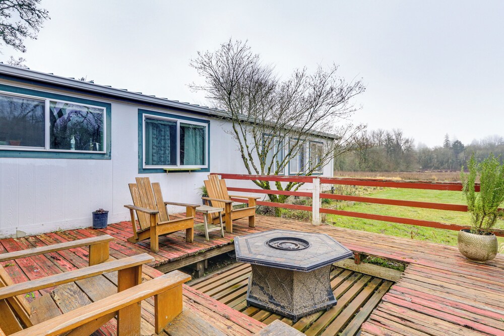 5 Mi to Hillsboro: Peaceful Home w/ Fire Pit