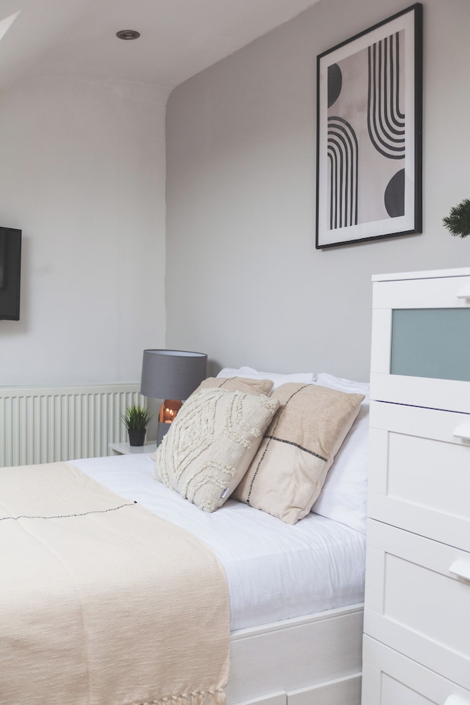 Cosy Double Room in Acton