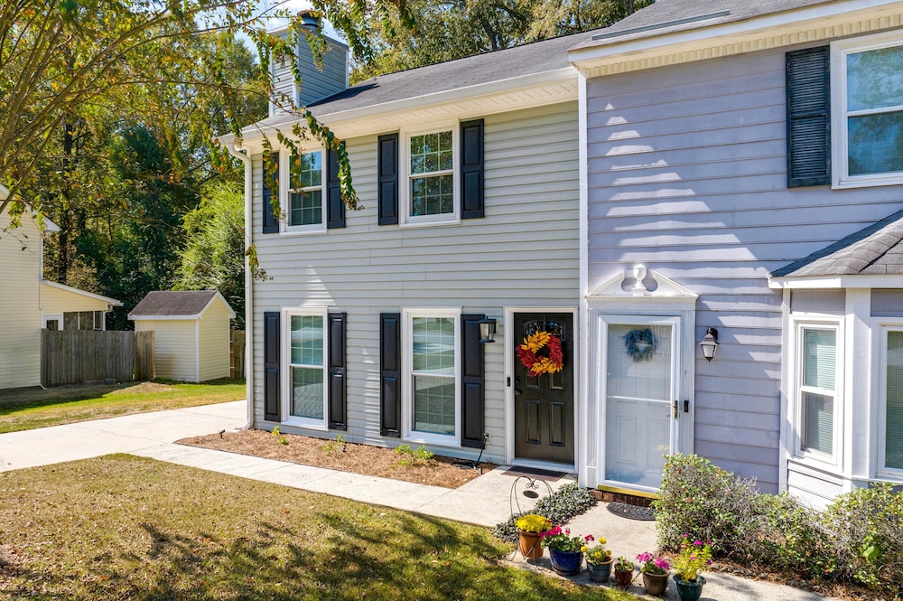 North Macon Townhome w/ Deck < 8 Mi to Downtown! view 5