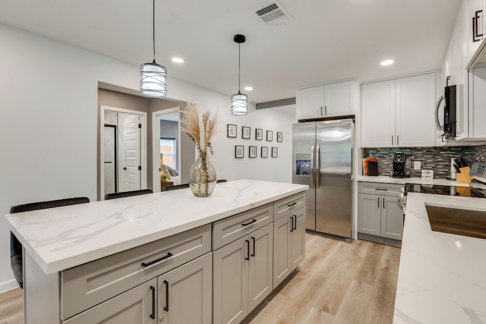 Updated Home w/ Hot Tub in Houston's Northside!