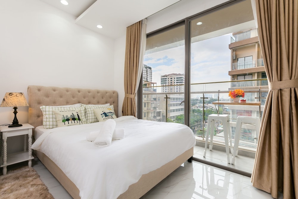 Jennifer House - Millenium Apartment