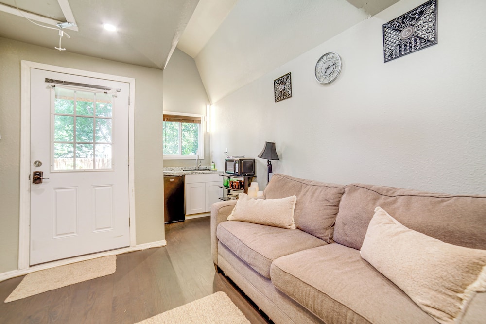 Cozy Tiny Home: 1 Mi to The Village at Meridian, photo 6