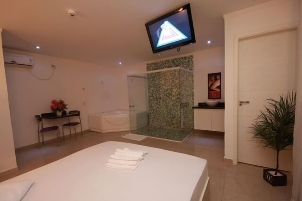 I9 Motel - Adults Only