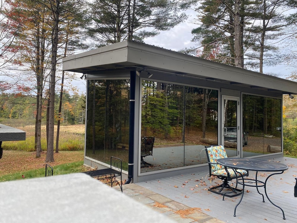 Brattleboro Vacations - Vermont Mirror House - Property Image 3