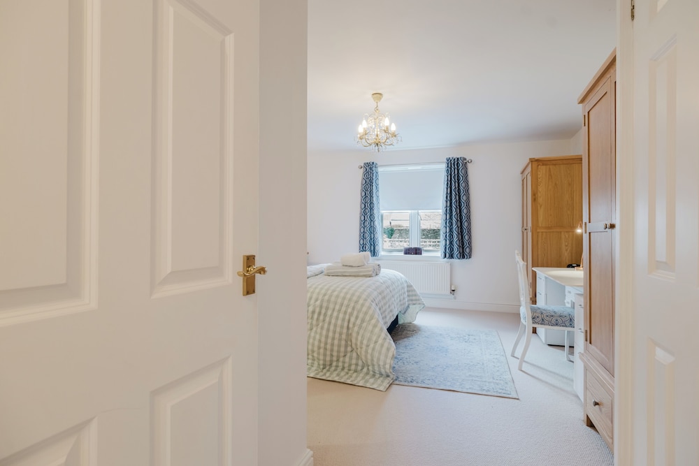 Stylish Retreat with Garden in Tetbury
