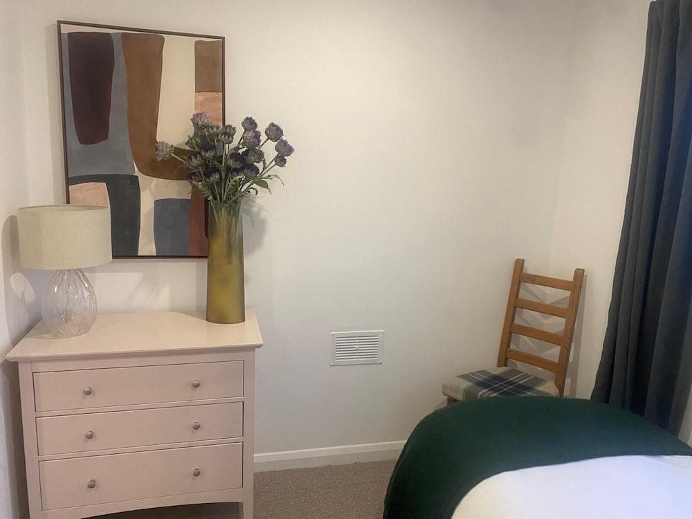 Sleeps7-parking-garden-patio view 4