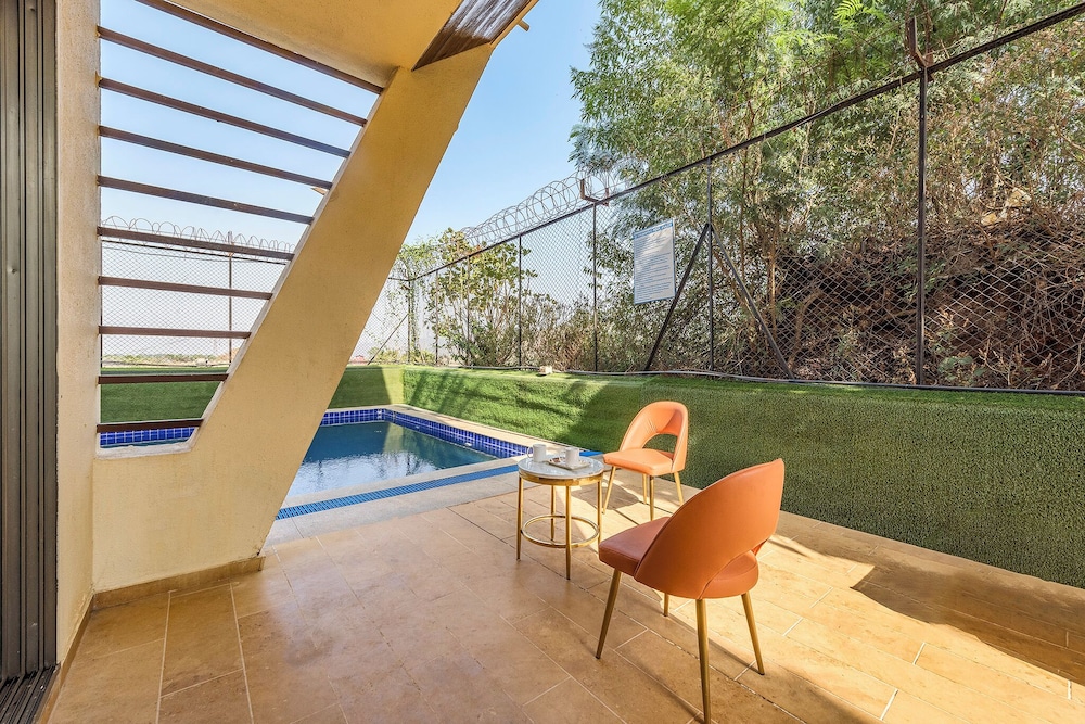 Cosmicstays Luxe Oasis Pool & Bar Villa