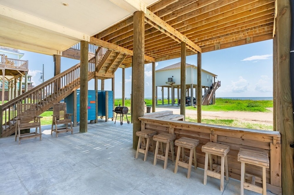Oceanfront Manor 4 Bedroom Home