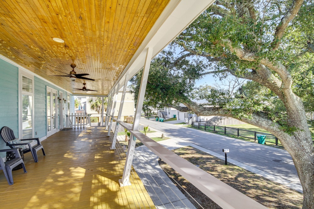 Walk to Beach: Stunning Gulfport Getaway