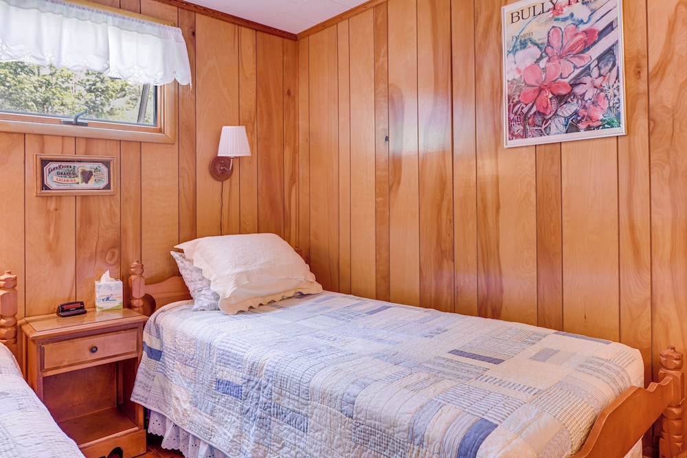 Dock & Rowboat: 'beechnut Bungalow' on Keuka Lake