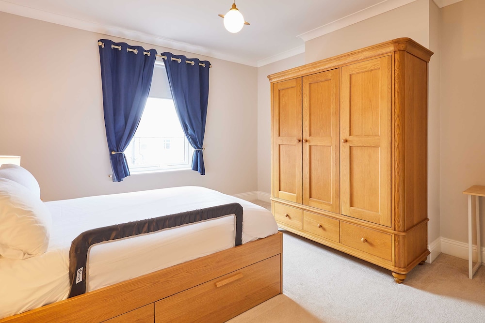 Host Stay Bristol Avenue