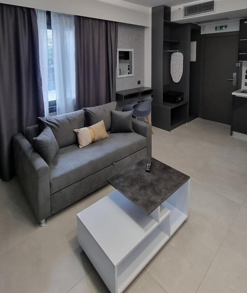 LUXSUITES