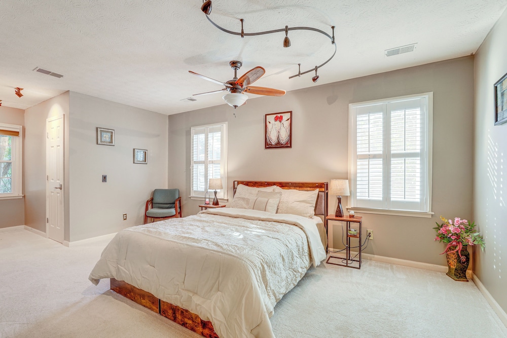 6 Mi to Stone Mountain Park: Home w/ Deck!