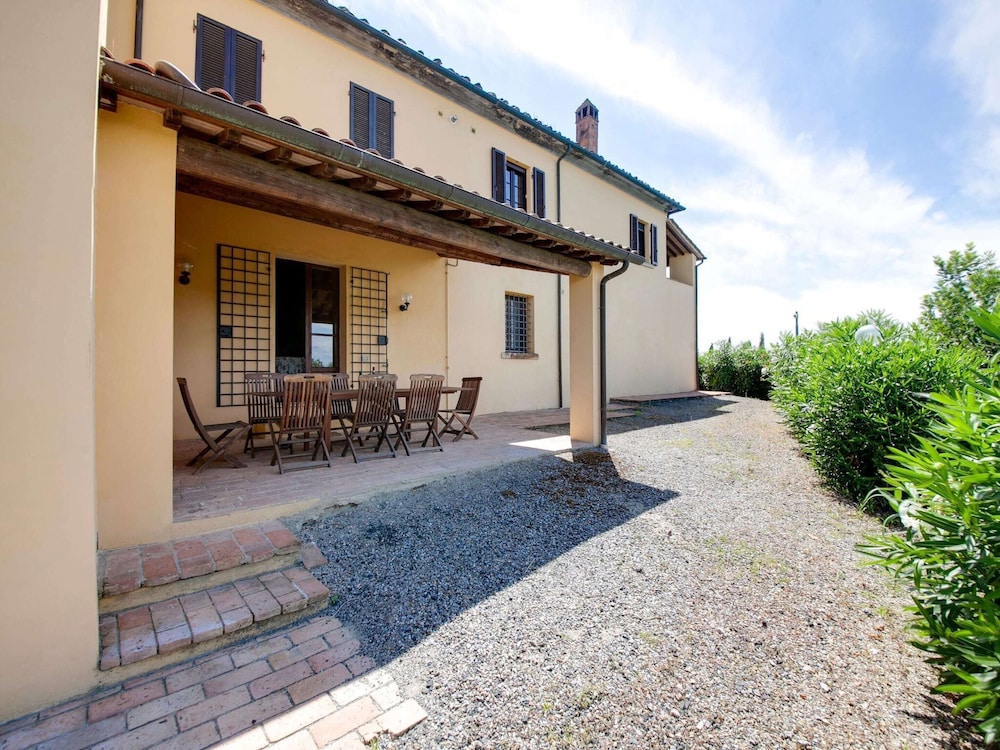 Belvilla by OYO Lavish Farmhouse With Fireplace photo 3