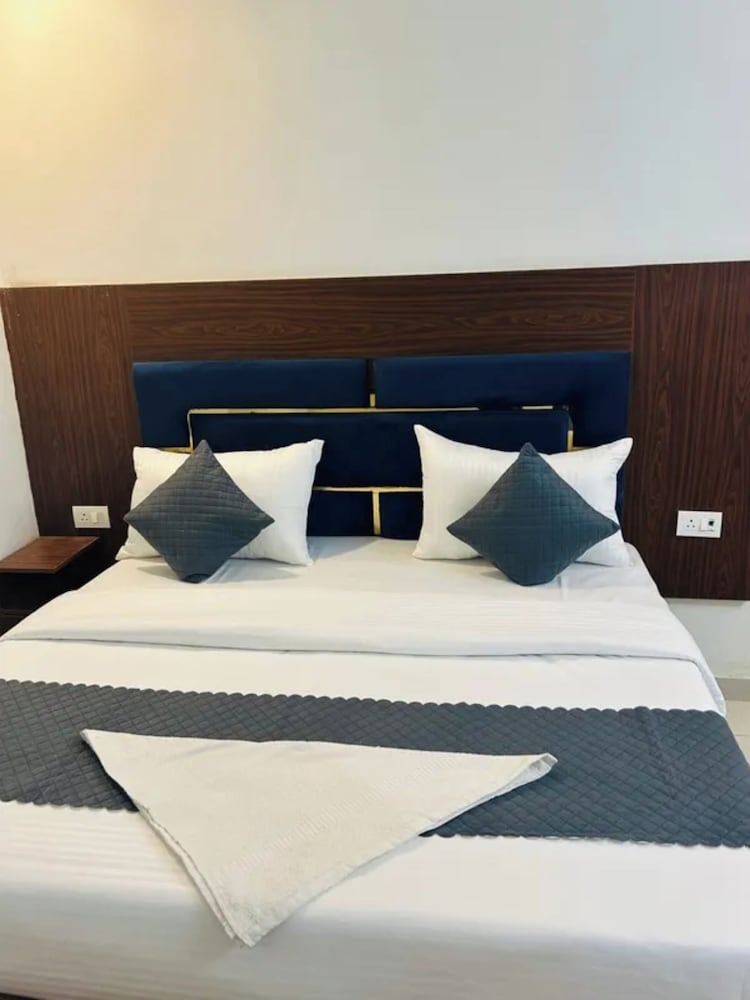 Fabhotel Satya