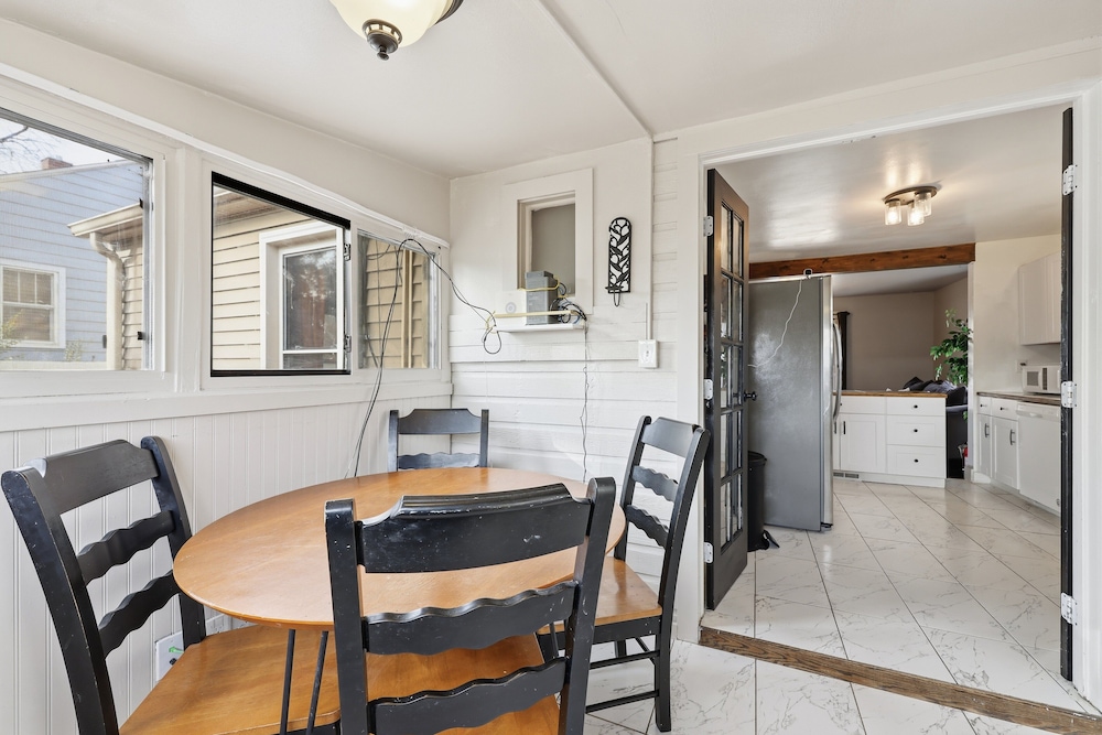 Cozy & Modern 3-bed Bungalow In Heart Of Greeley 3 Bedroom Bungalow