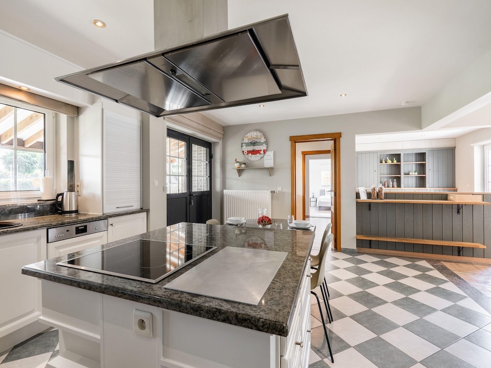 Luxury Retreat With Furry Friends