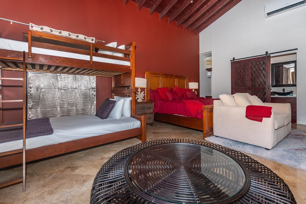 Pristine Bay 1005- Villa Loce 4 Bedroom Home