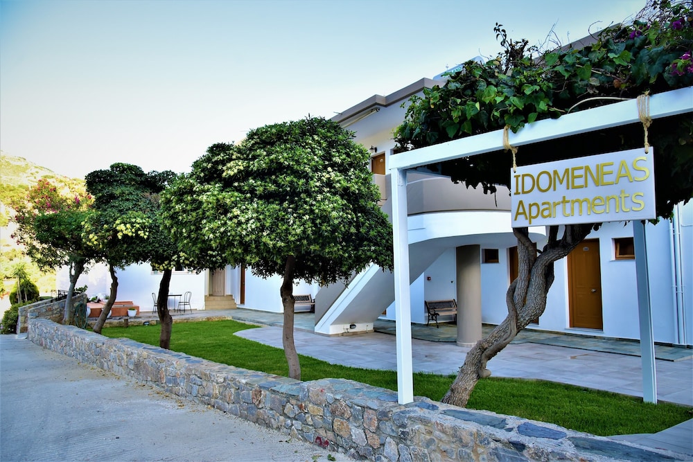 IDOMENEAS APARTMENTS
