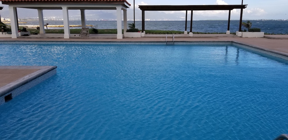 Hotel Sunrise Villa On The Beach - Image 1