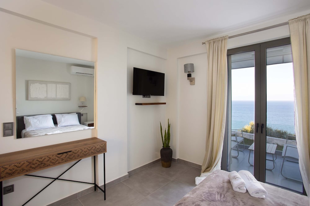 Eneos Boutique Residence - Koroni Garden Gem