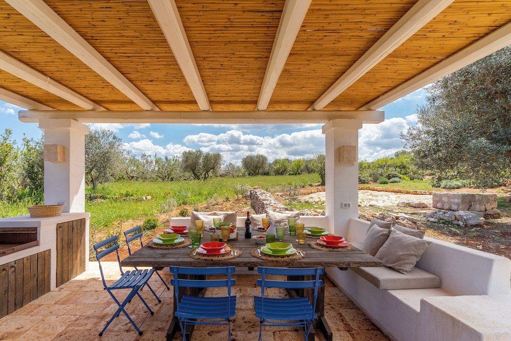 Trullo Pietra Rossa with Pool by Wonderful Italy