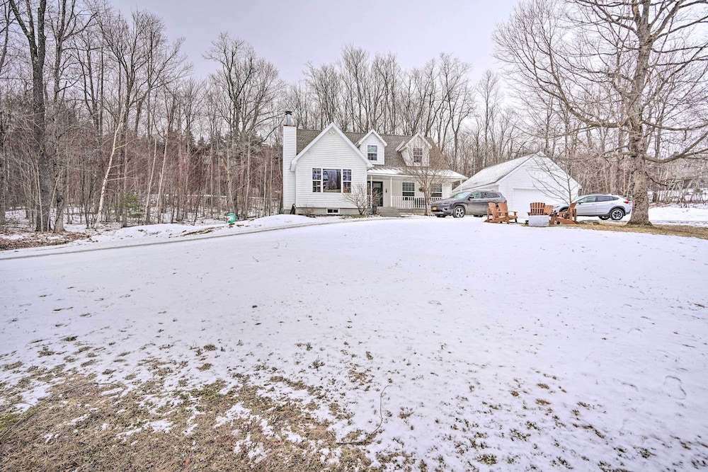 West Dover Getaway w/ Hot Tub: Near Mt Snow! view 4