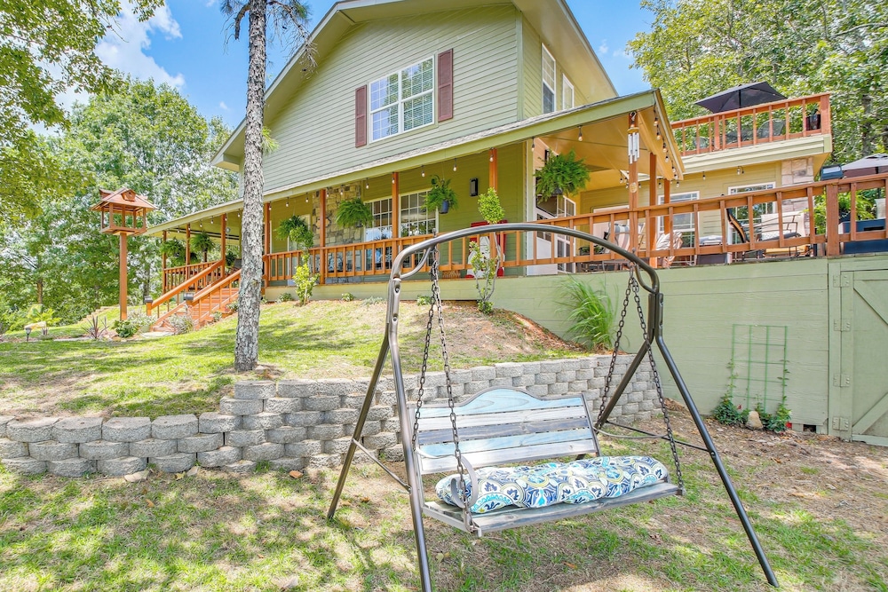 Outdoor Entertainment Area: Scenic Hot Springs Gem