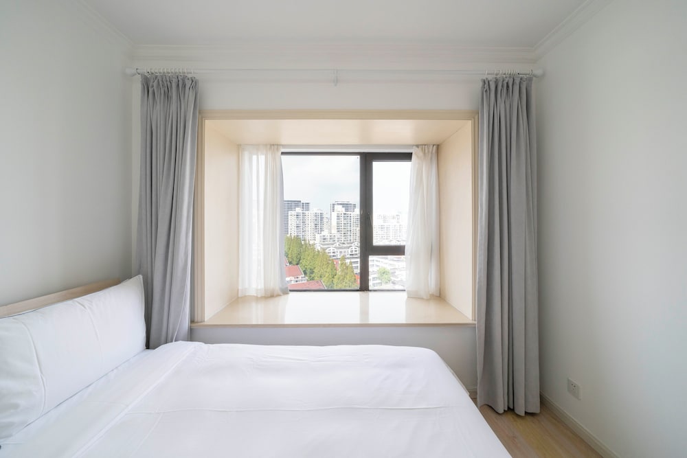 Tyms 2BR APT Xujiahui Dacheng Residence