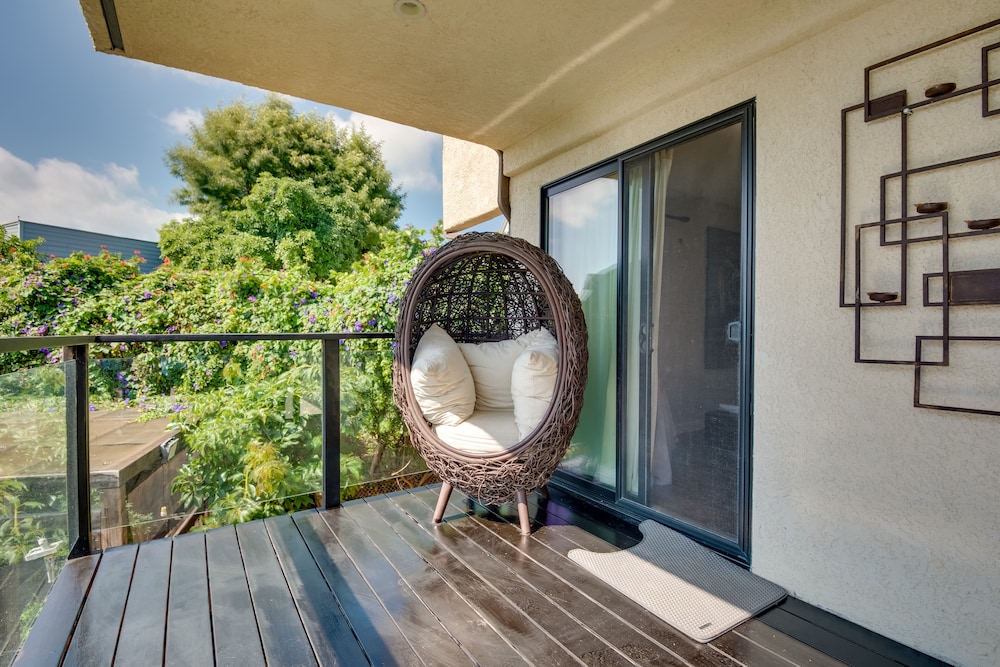 Malibu Retreat w/ Balcony & Mountain Views view 5